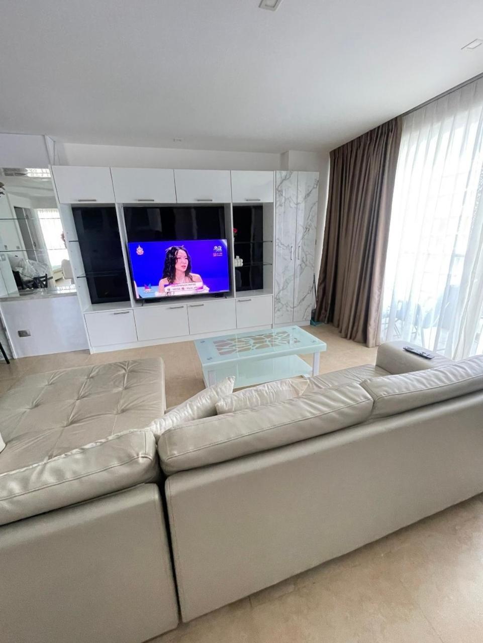 2 Bedrooms Near Pattaya Beach Екстер'єр фото