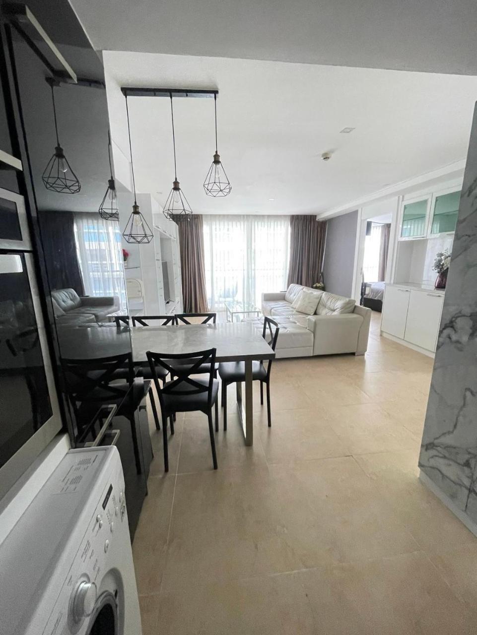 2 Bedrooms Near Pattaya Beach Екстер'єр фото